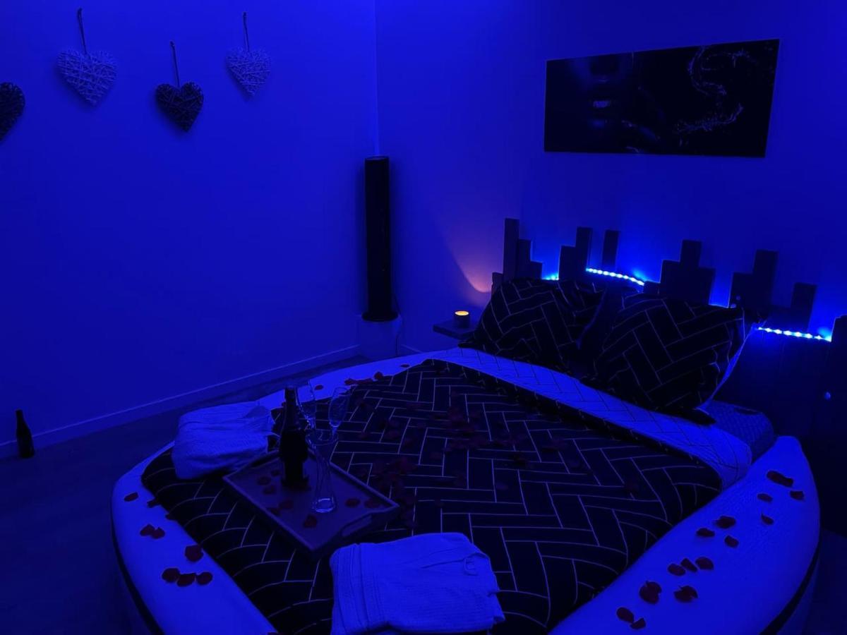 Love Room Gémozac المظهر الخارجي الصورة